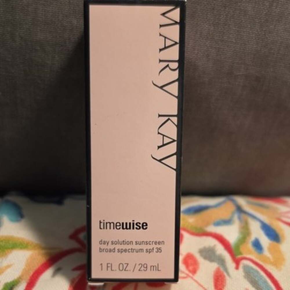 Expired For Prop/Collector Use - Mary Kay TimeWise Day Solution SPF 35